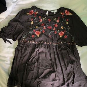Size M Embroidered Dark Gray Blouse